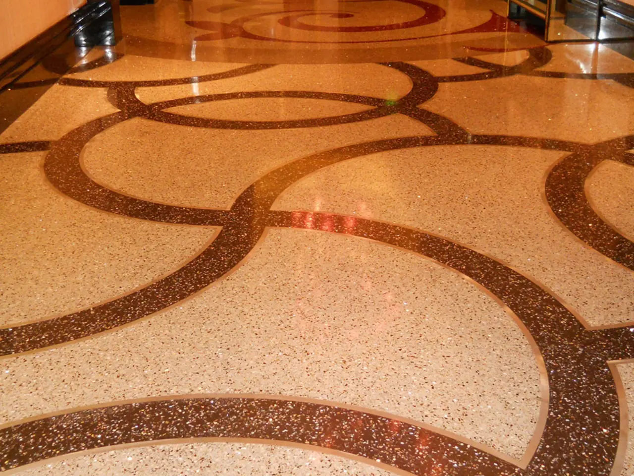 Decorative Flooring: MultiFlakes, MultiQuartz & Realcrete
